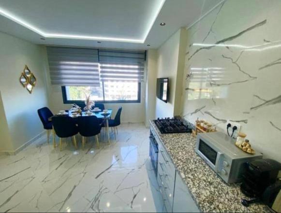 Apartment Centre *